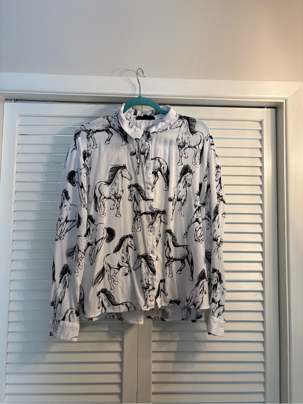 Jane and Delancey White Button-Down Shirt with Black Horse Print